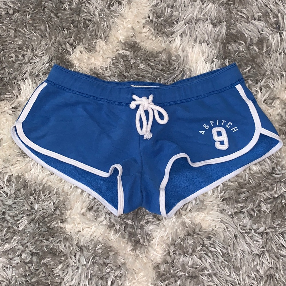 Women’s shorts size XS. Used.